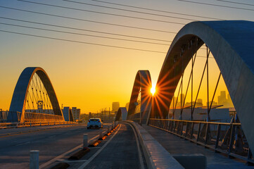 Obraz premium Golden Hour at Los Angeles’ Iconic 6th Street Bridge