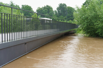 Nach Starkregen &Uuml;berschwemmung eines Flusses