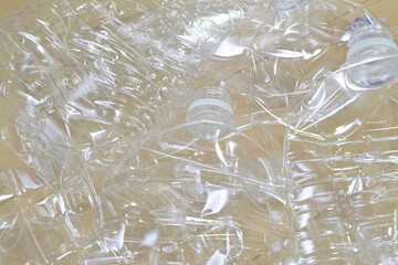 つぶしたペットボトル クローズアップ