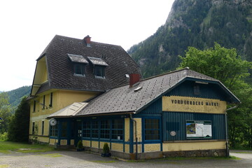 Bahnhof in Vorderberg, historischer Ort der Roheisenerzeugung, Steiermark,