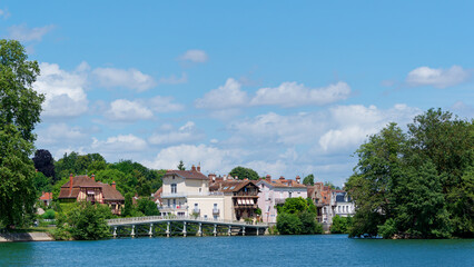 Fototapeta premium Samois-sur-Seine village in Île de France region
