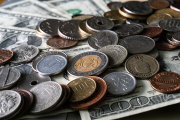 View of the various coins on the various banknotes
