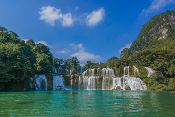 Obraz premium Tropical jungle resort with waterfalls in Thailand