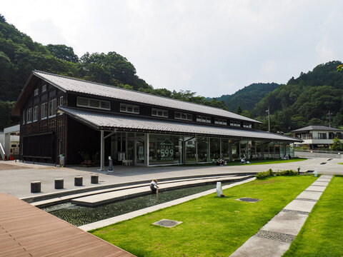 高尾山麓にあるTAKAO 599 MUSEUMの外観。