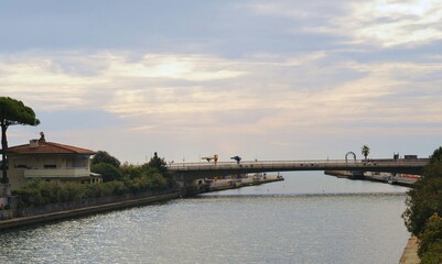 Obraz premium Canale d'acqua in Versilia, Italia