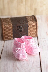 Escarpines rosas para bebé