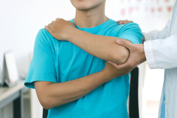 Obraz premium The therapist Stretched a Patient about pain in the muscles of the arms and Shoulders. office syndrome problem physical therapy diagnostic. making neck massages.Rehabilitation physiotherapy concept.