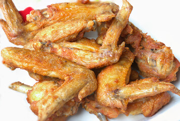 Fried chicken wings, street food that is delicious and affordable.