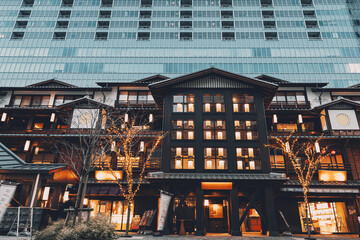 日本の神奈川県小田原都市にある昔の日本の江戸の宿場町をイメージした商業施設ミナカ小田原
