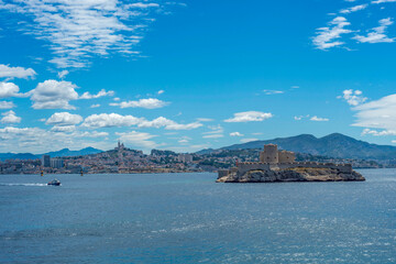 Fototapeta premium Le Château d'If et les îles du Frioul au large de Marseille