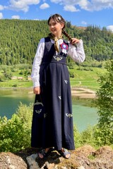 Mädchen in norwegischer Tracht