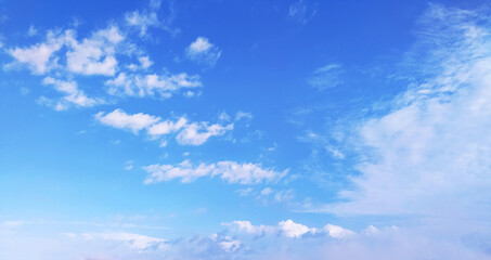 Obraz premium Clear blue sky texture and white fluffy cloud nature background. The sun shines bright in the daytime in summer
