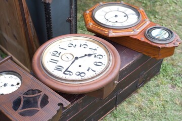 日本の骨董市で見つけた古い時計
