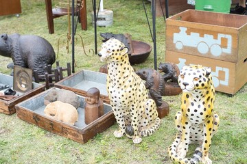 アンティークの歴史的な魅力のある銀食器達