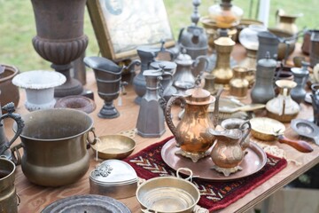 アンティークの歴史的な魅力のある銀食器達