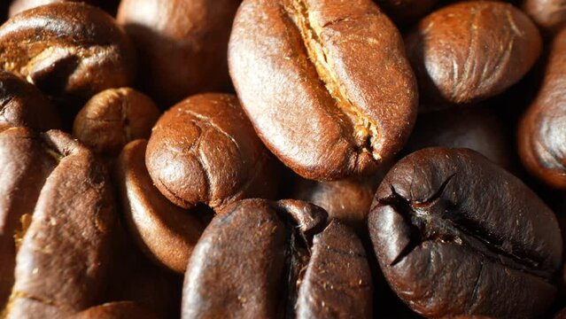 Zoom in on roasted coffee beans: an antioxidant powerhouse, Packed with caffeine, they rev up alertness and performance. Enjoy in moderation for metabolism support and a dose of health benefits.

