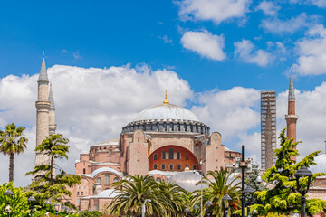 Obraz premium A photograph of the Hagia Sophia mosque taken on a beautiful sunny day from the direction of the Blue Mosque.