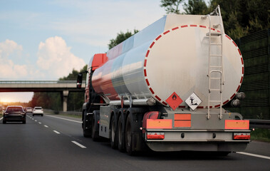 UN IMO Hazardous Dangerous Flammable Marine Pollutants Goods Truck Transportation