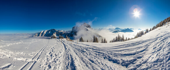 Winterliche Landscahft mit Rodelbahn am Breitenberg