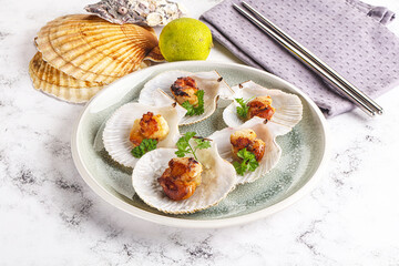 Grilled scallops shell with butter