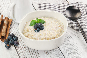 Oats porridge with blueberry