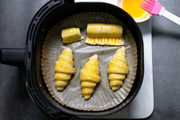 Making delicious croissants at home with an air fryer is easy. Simply place the croissants in the air fryer basket, brush with egg and cook until golden brown.