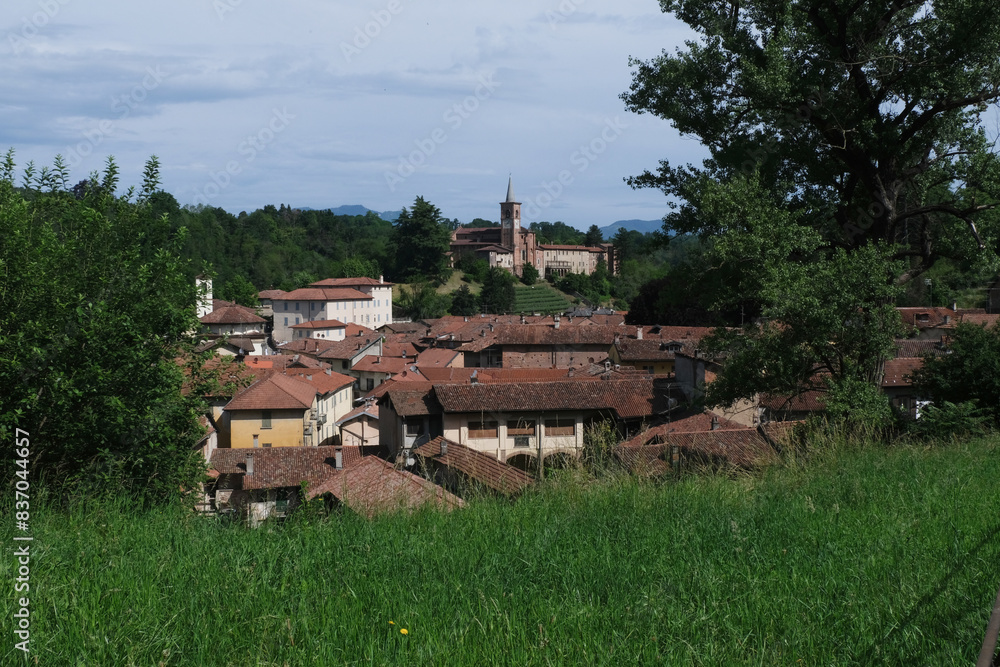 Wall mural Panorama sul borgo medievale di Castiglione Olona in provincia di Varese, Lombardia, Italia.