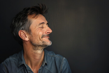 Obraz premium A close up of a man with beard and closed eyes looking to a side