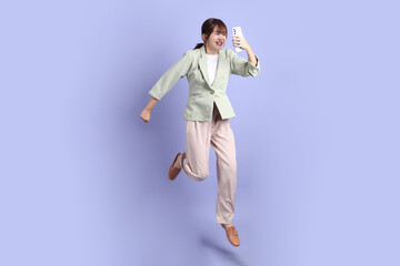 20s Asian Businesswoman