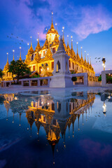 Fototapeta premium Wat Ratchanatdaram Temple in bangkok