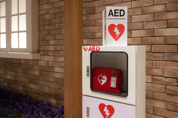 A red box with a white heart on it and the word AED on it