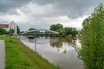 Fototapeta premium Hochwasser an der Donau / Stadt Straubing / Niederbayern