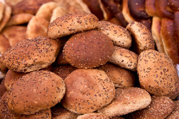 Whole grain bread is typically higher in fiber compared to white bread. Fiber aids in digestion, promotes satiety, and helps regulate blood sugar levels, reducing the risk of diabetes.