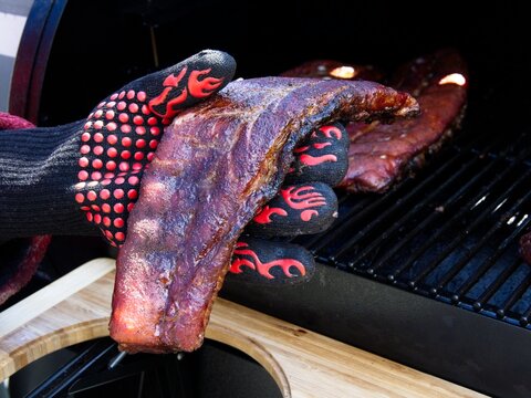Smoked pork side ribs - bend test to gauge the readiness