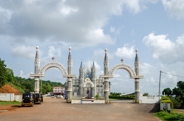 Obraz premium Entrance of St. Lawrence Minor Basilica - Attur, Karkala, India