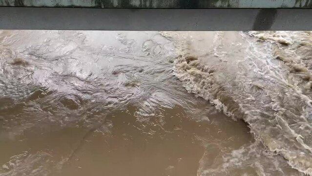 Hoher Wasserspiegel und &Uuml;berflutung