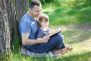 father and child reading the bible