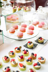 Chafing dish comes from the French word chauffer, which means to make warm. As such, chafing dishes use gentle, indirect heat to keep their contents warm in a large and shallow pan. 