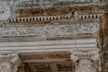 Efez ruiny z napisami