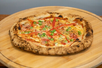 Traditional artisanal pizza with long-maturing dough