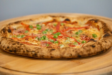 Traditional artisanal pizza with long-maturing dough