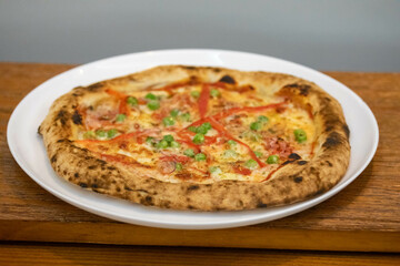 Traditional artisanal pizza with long-maturing dough