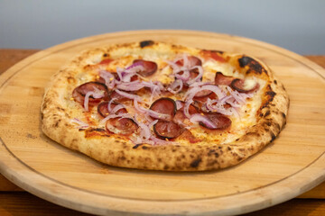 Traditional artisanal pizza with long-maturing dough