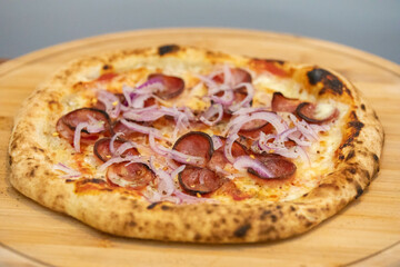 Traditional artisanal pizza with long-maturing dough