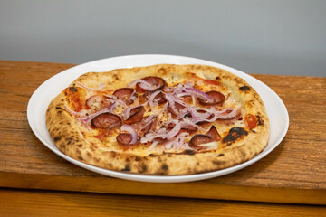 Traditional artisanal pizza with long-maturing dough