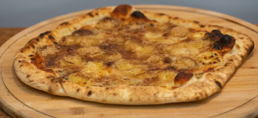 Traditional artisanal pizza with long-maturing dough