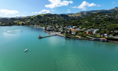 Obraz premium Ocean pier and boasts in the town of Akaroa, Akaroa, Canterbury, New Zealand.