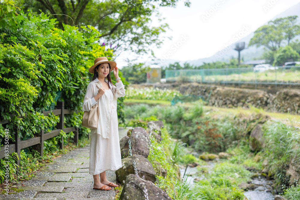 Wall mural Pregnant Woman enjoy the scenery view in the countryside