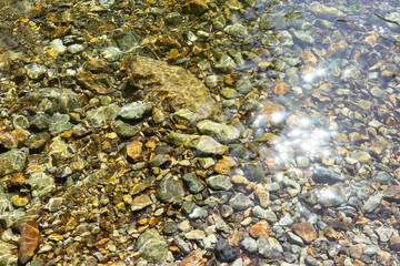 綺麗な渓流の流れ