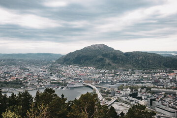 Widok na Bergen ze wzgórza Floyen © neskama